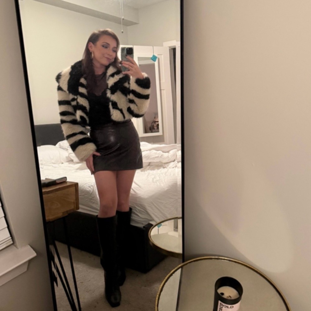 Avec Les Filles faux fur zebra cropped coat - Picture 14 of 16